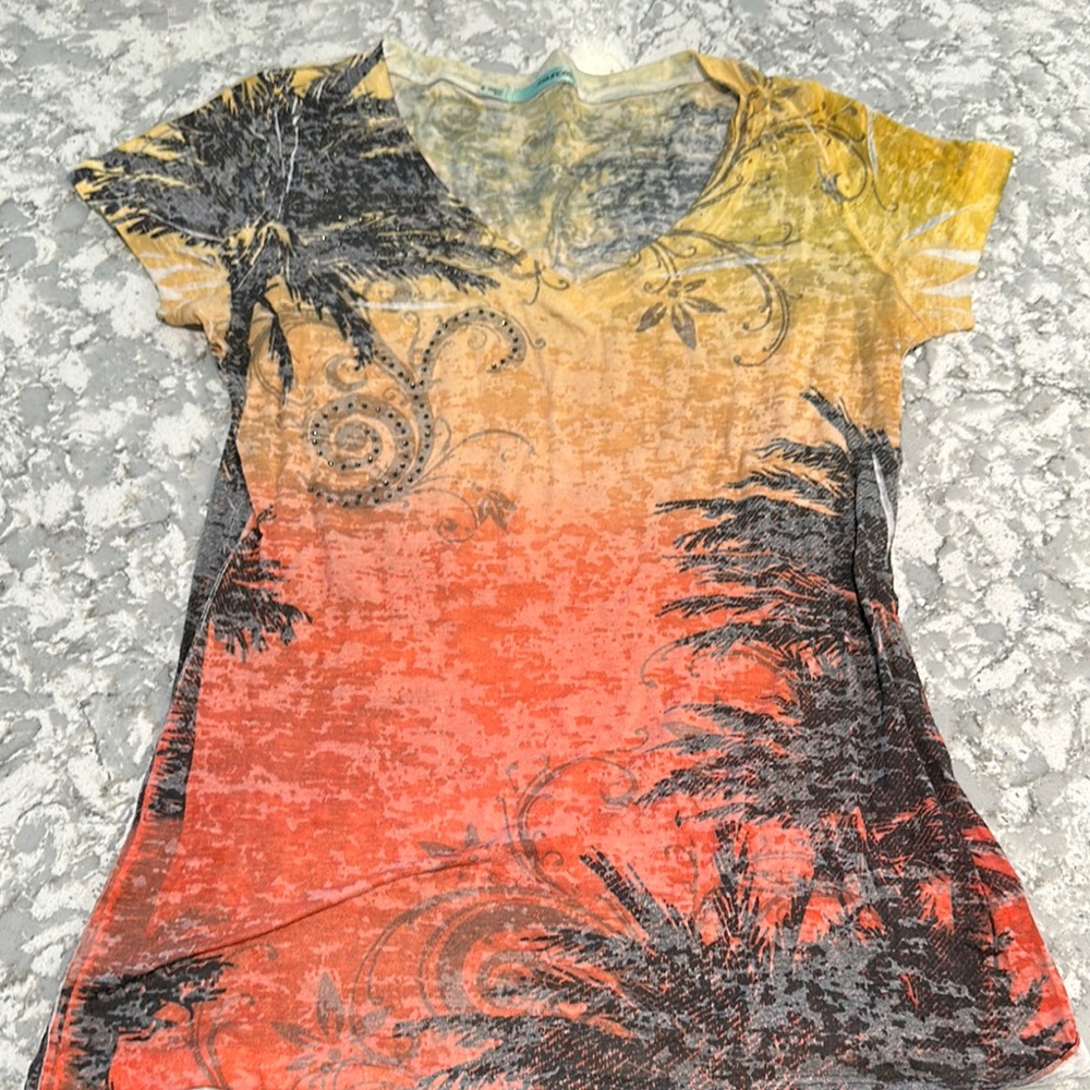 Maurices Orange and Yellow Graphic Short Sleeve Tee